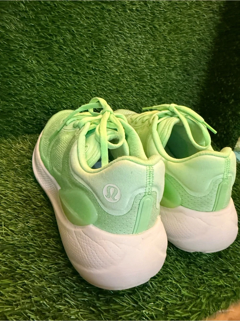 Lululemon Light Green Women's Running Mesh sneakers size 11